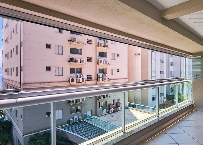 Apto 150m² com 4 suítes de frente para o mar em Guarujá