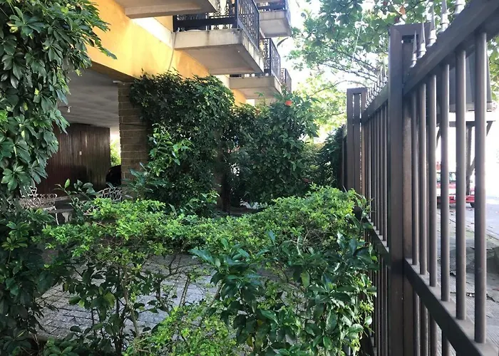 3 dormitórios no Guarujá, próximo ao Aquário! Sinta-se em casa!